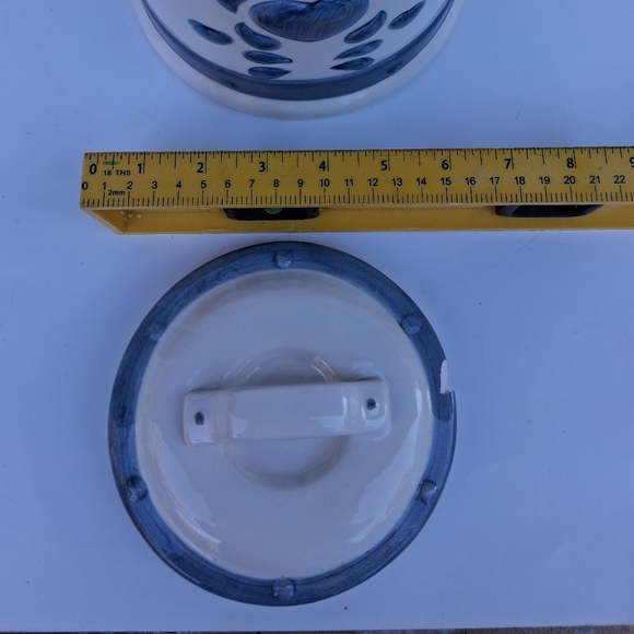Elegant Ceramic Cookie Jar with Blue Accents - Picture 5 of 10